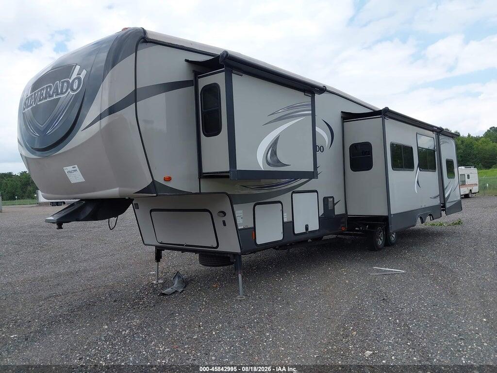 5SFBG412XEE276253 2014 HEARTLAND BIGHORN SILVERADO photo no. 2