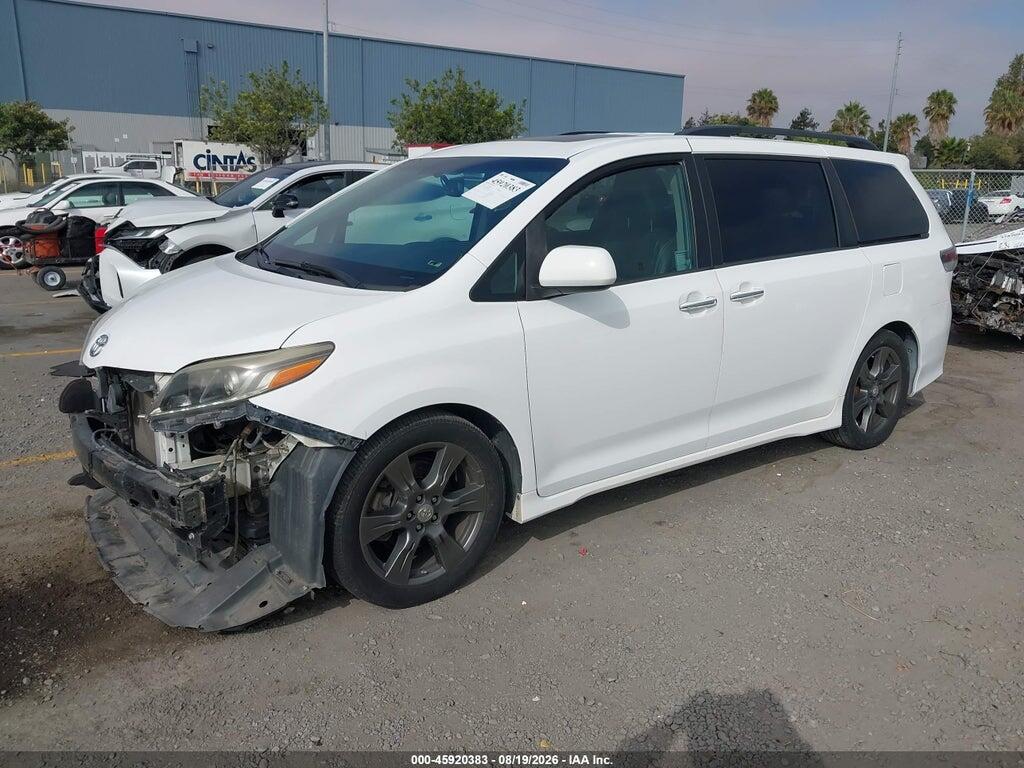 5TDXZ3DC2HS880668 2017 TOYOTA SIENNA photo no. 2