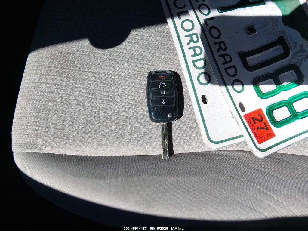 KNDMA5C10H6258995 2017 KIA SEDONA photo no. 11