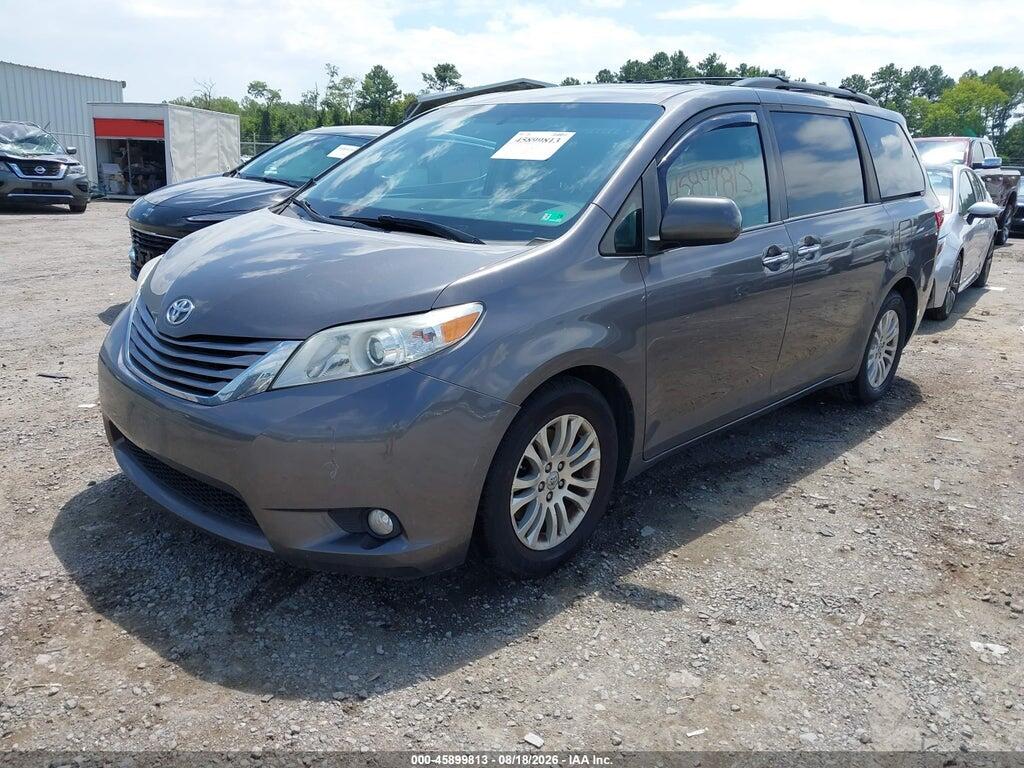 5TDYZ3DC7HS767559 2017 TOYOTA SIENNA photo no. 2