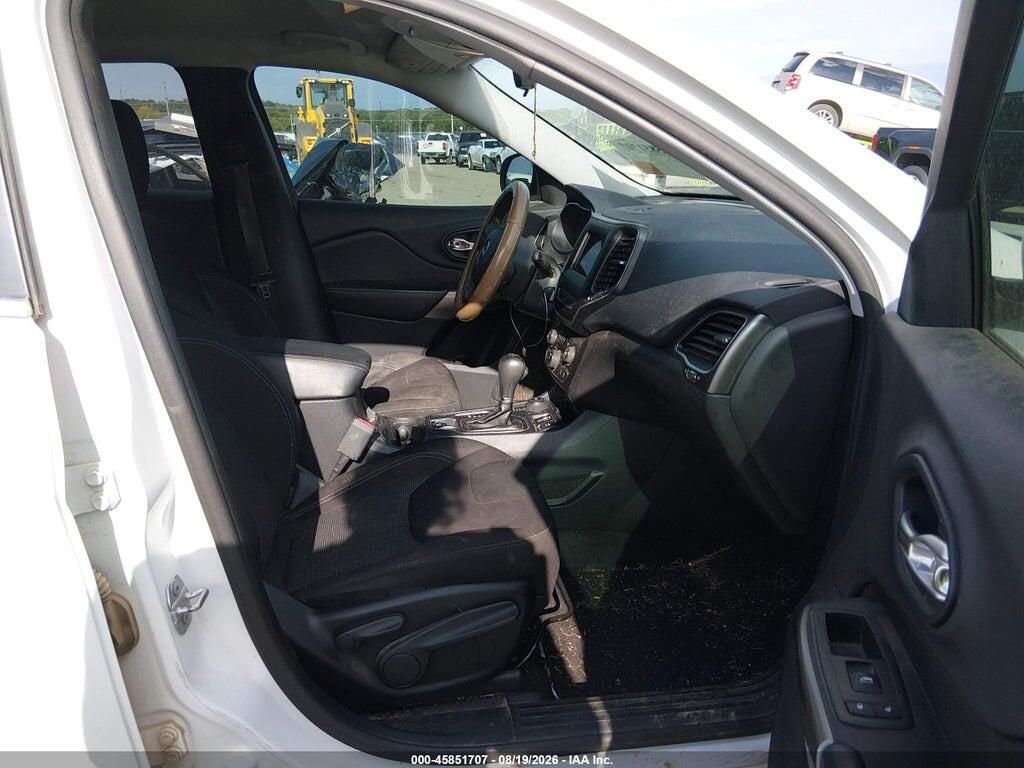 1C4PJMCB8KD337639 2019 JEEP CHEROKEE photo no. 5