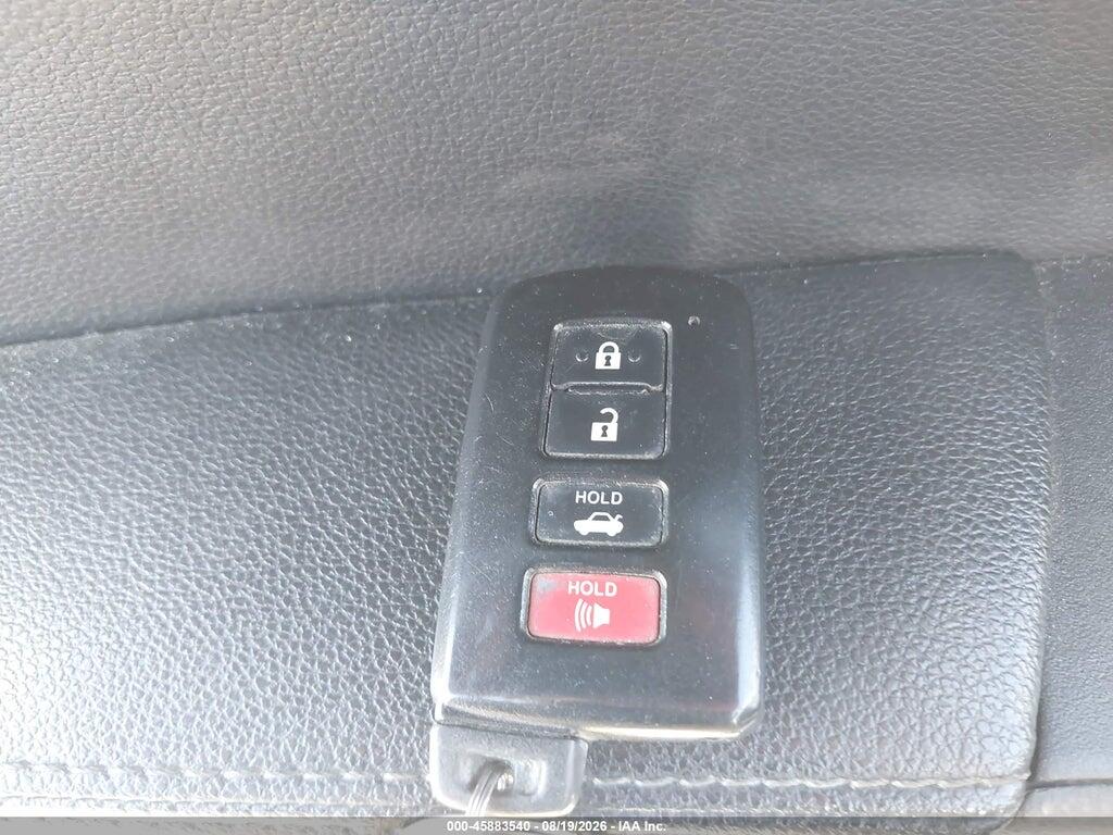 5YFBURHE7HP637096 2017 TOYOTA COROLLA photo no. 11