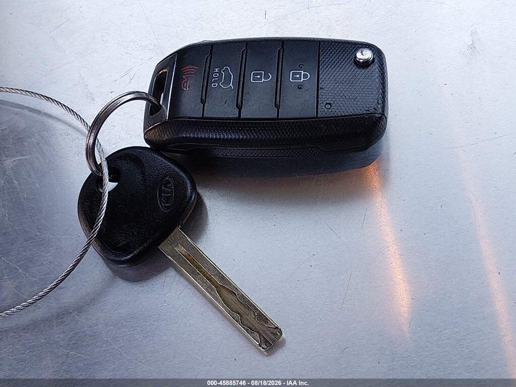 KNDJN2A26G7854381 2016 KIA SOUL photo no. 11