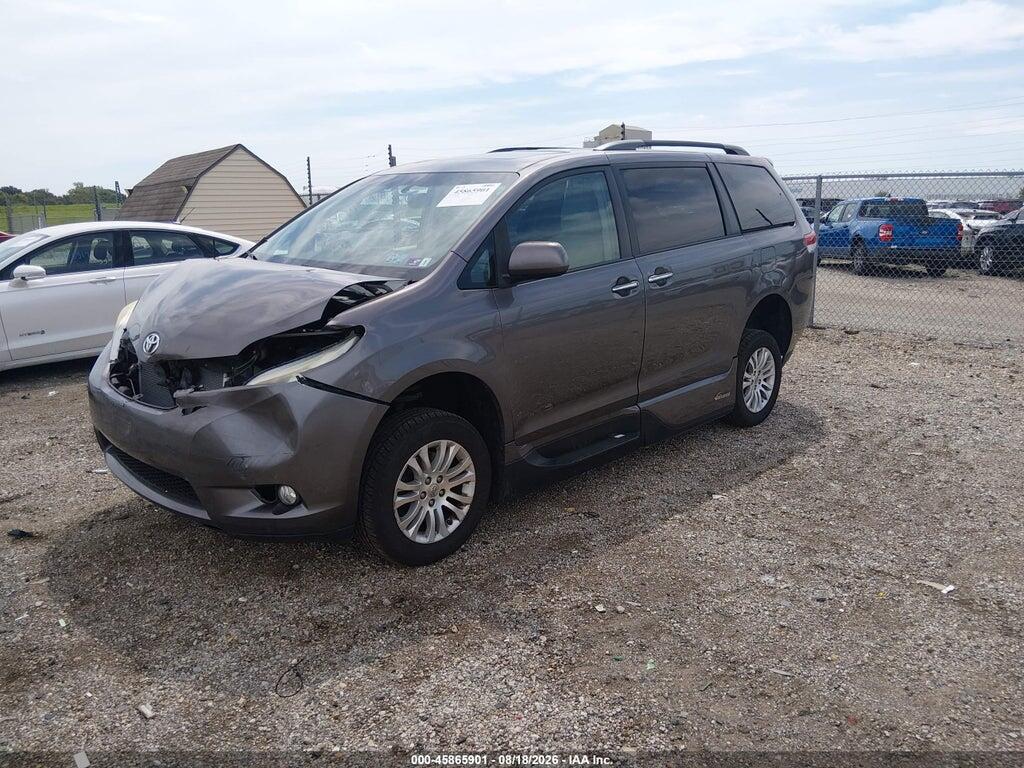 5TDYK3DC9ES514484 2014 TOYOTA SIENNA photo no. 2