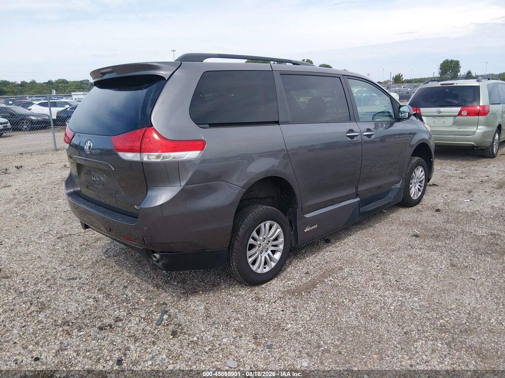 5TDYK3DC9ES514484 2014 TOYOTA SIENNA photo no. 4