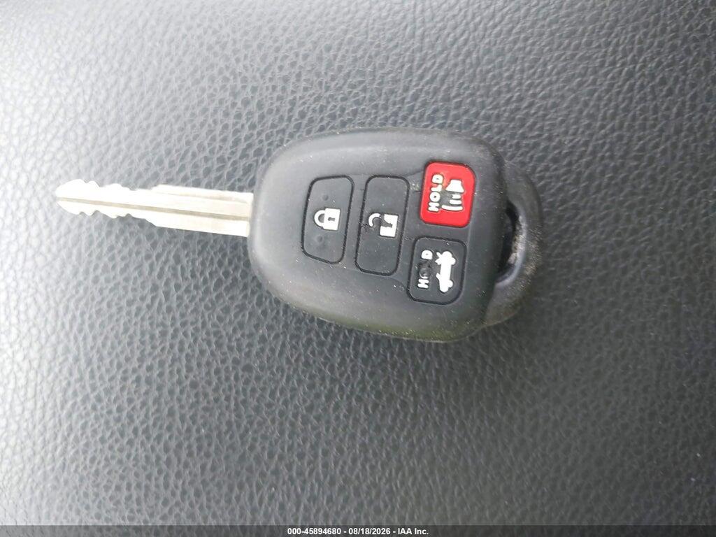 2T3RFREV0FW330370 2015 TOYOTA RAV4 photo no. 11