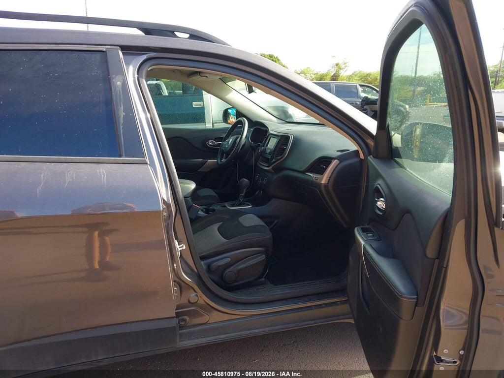 1C4PJLCB4JD544120 2018 JEEP CHEROKEE photo no. 5