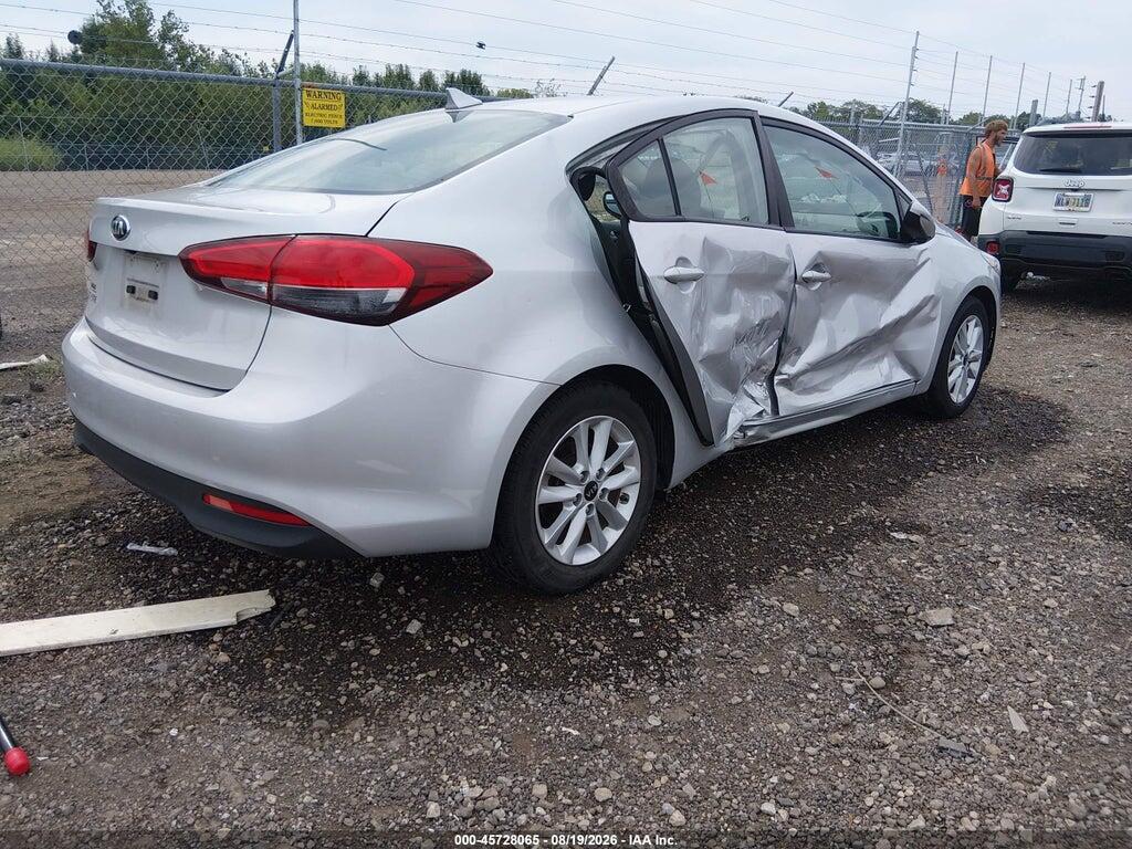 3KPFL4A72HE076732 2017 KIA FORTE photo no. 4