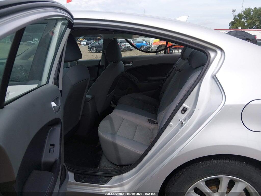 3KPFL4A72HE076732 2017 KIA FORTE photo no. 8
