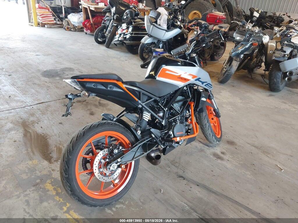 MD2JPC402PC026727 2023 KTM 200 photo no. 4