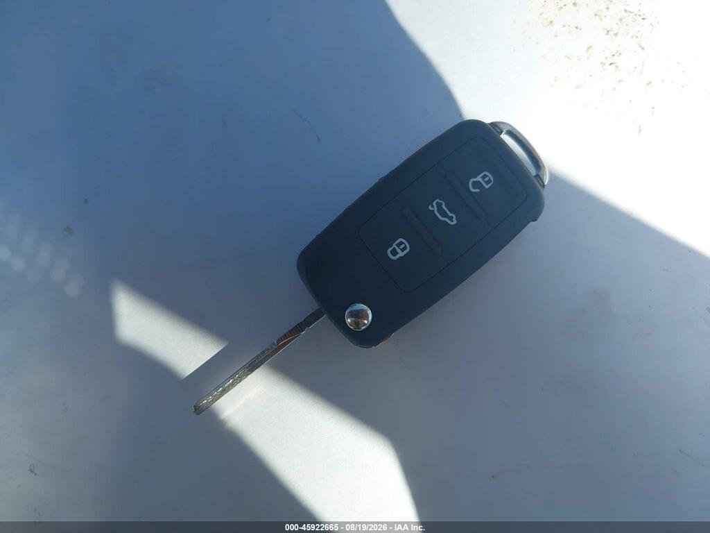 3VWFP7AT3DM631512 2013 VOLKSWAGEN BEETLE photo no. 11