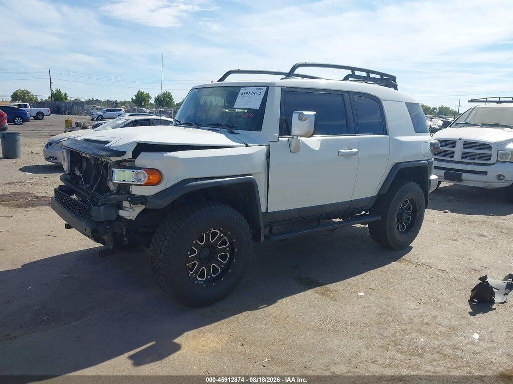 JTEBU4BF0DK158558 2013 TOYOTA FJ CRUISER photo no. 2