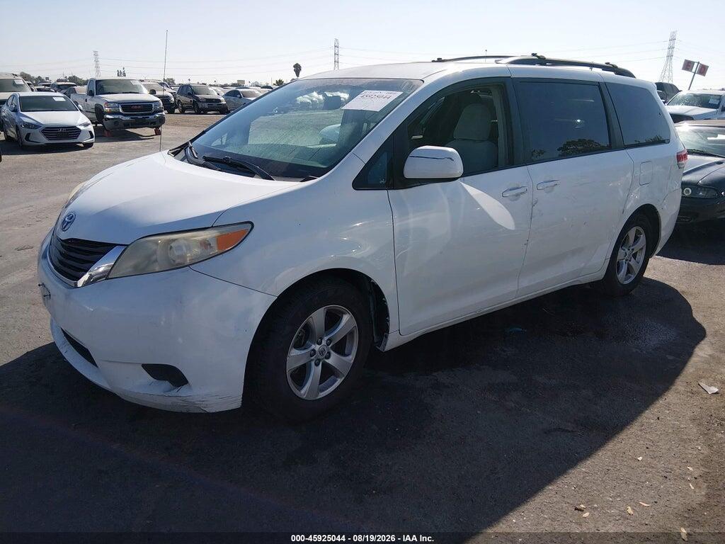 5TDKK3DC9BS102292 2011 TOYOTA SIENNA photo no. 2