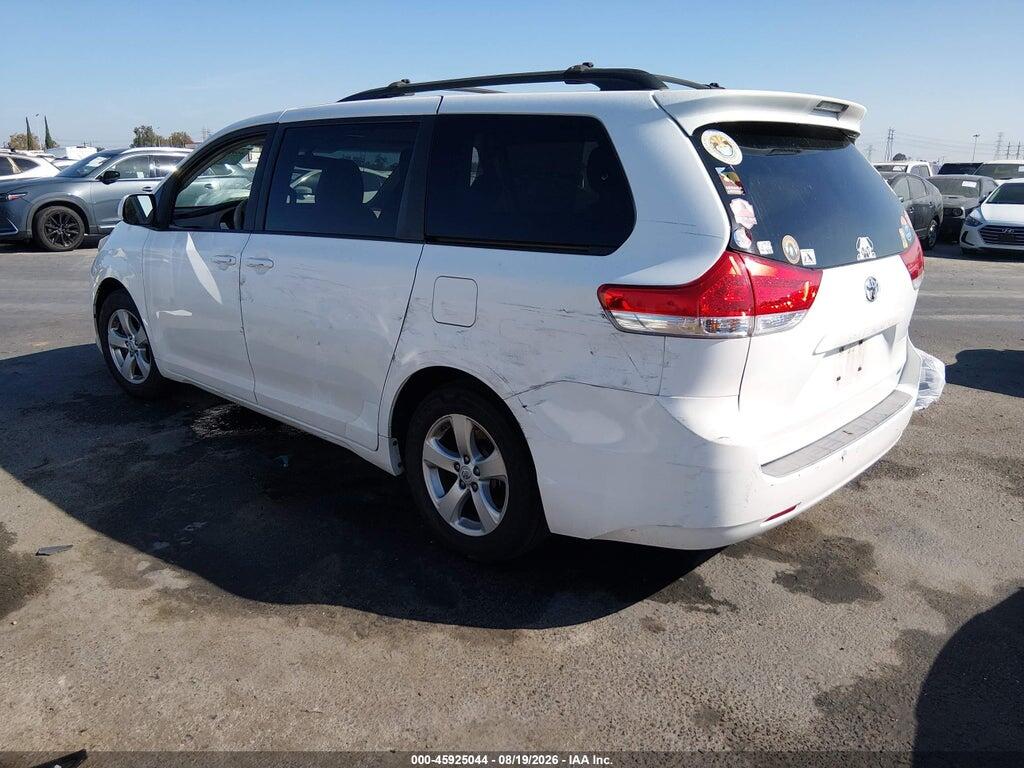 5TDKK3DC9BS102292 2011 TOYOTA SIENNA photo no. 3