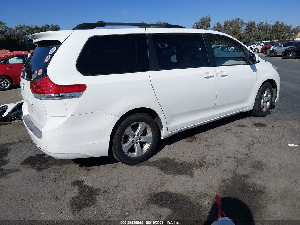 5TDKK3DC9BS102292 2011 TOYOTA SIENNA photo no. 4