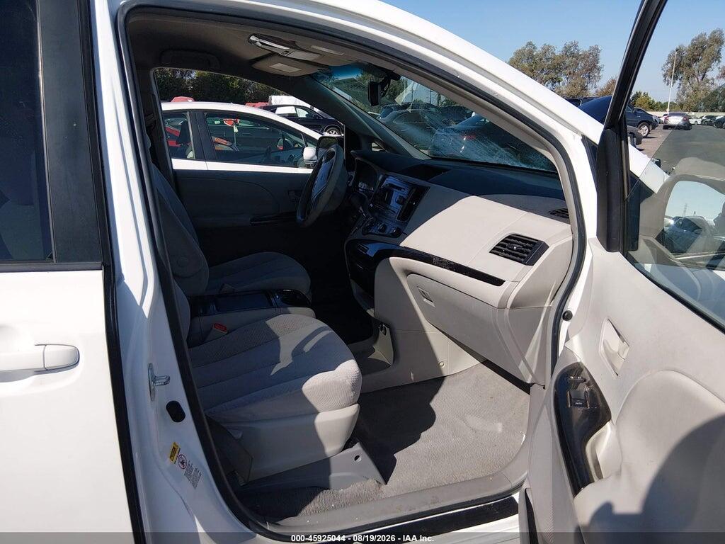 5TDKK3DC9BS102292 2011 TOYOTA SIENNA photo no. 5