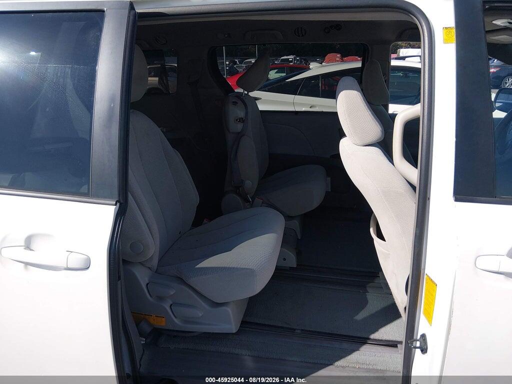 5TDKK3DC9BS102292 2011 TOYOTA SIENNA photo no. 8