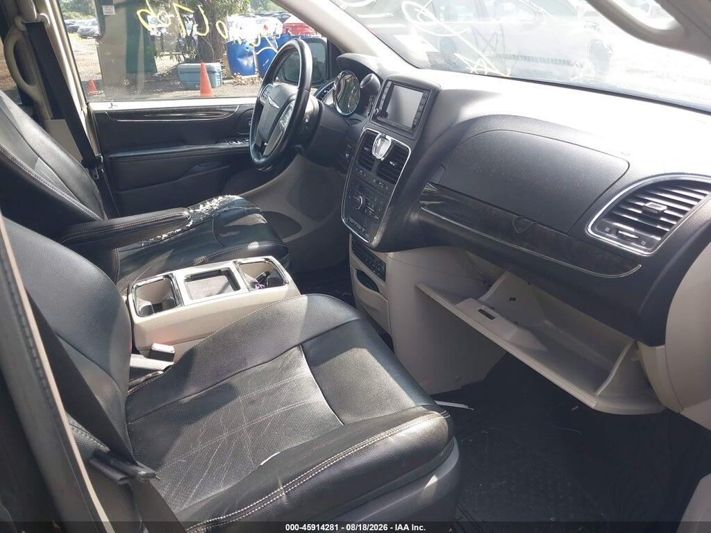 2A4RR8DG8BR734021 2011 CHRYSLER TOWN & COUNTRY photo no. 5