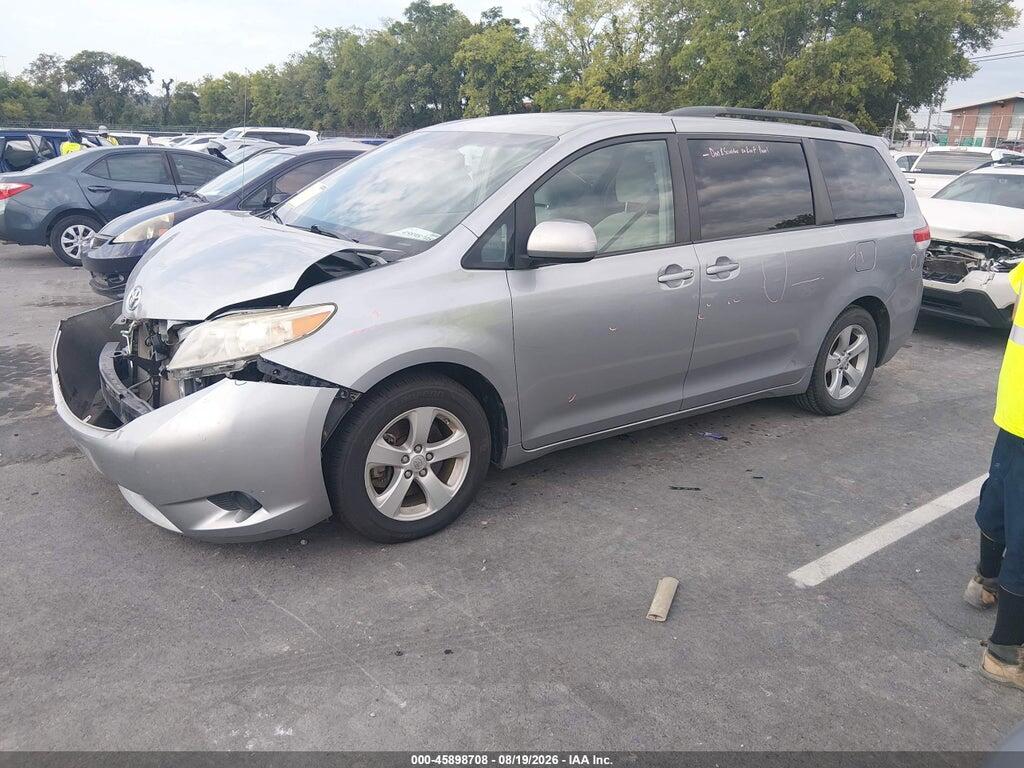 5TDKK3DC1BS078005 2011 TOYOTA SIENNA photo no. 2