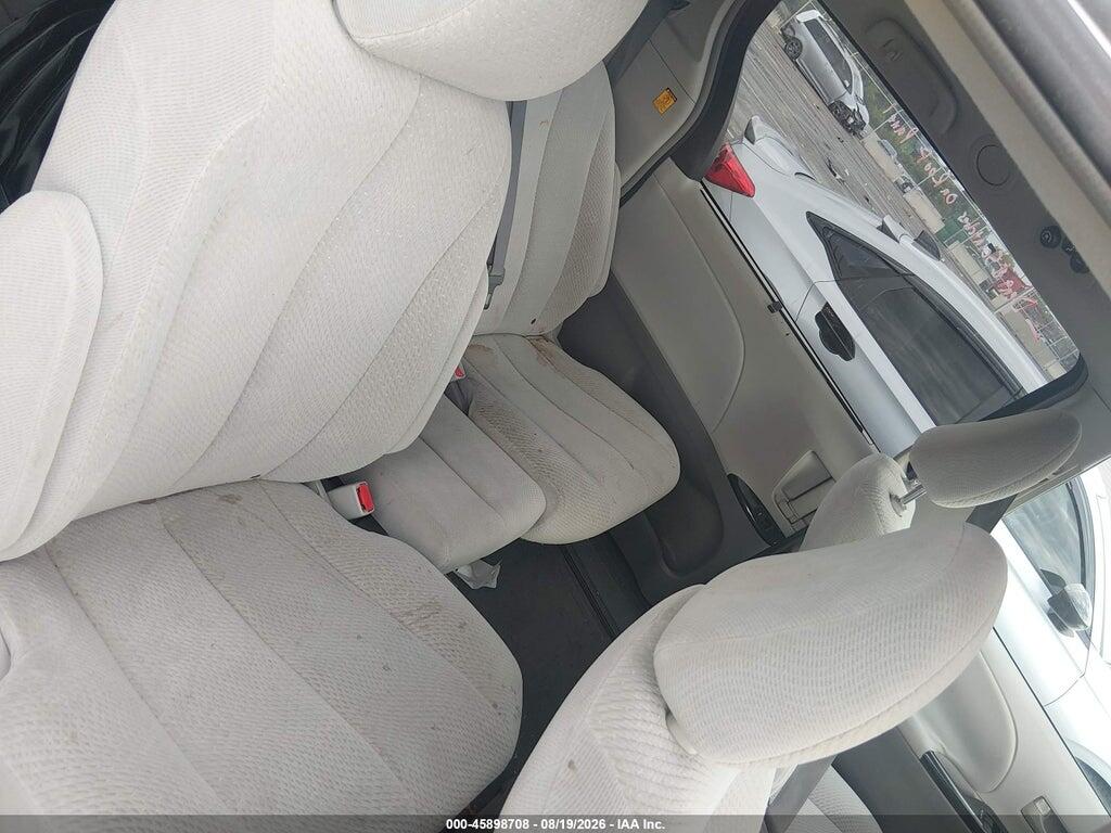 5TDKK3DC1BS078005 2011 TOYOTA SIENNA photo no. 8