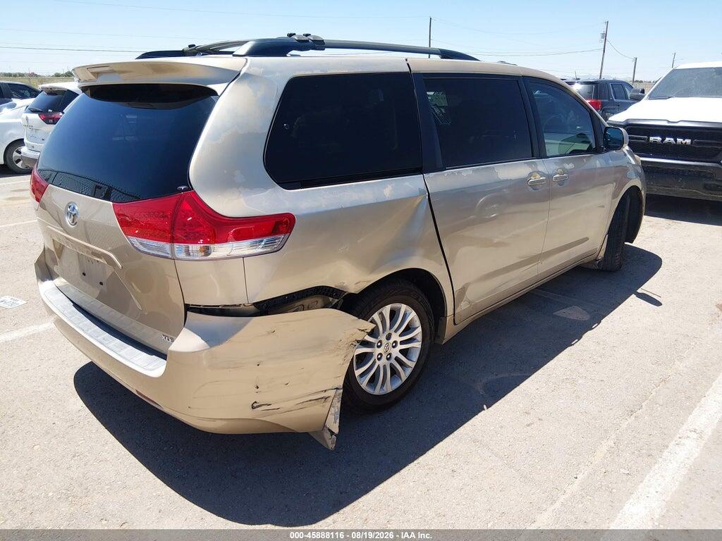 5TDYK3DC9BS108622 2011 TOYOTA SIENNA photo no. 4