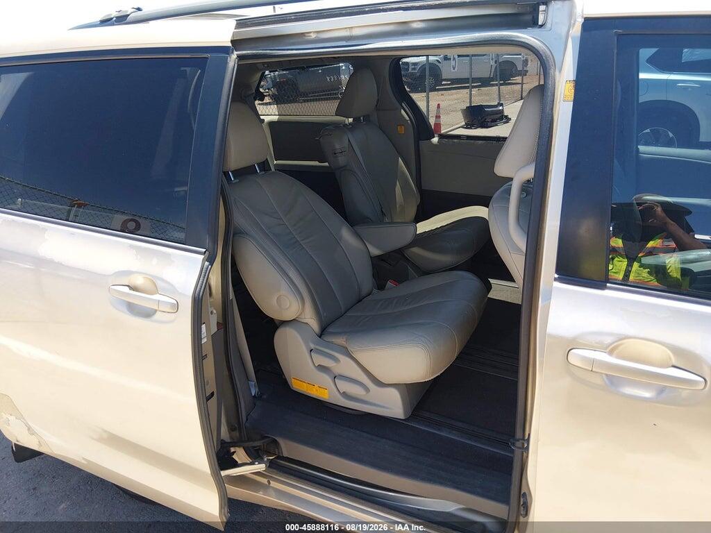 5TDYK3DC9BS108622 2011 TOYOTA SIENNA photo no. 8