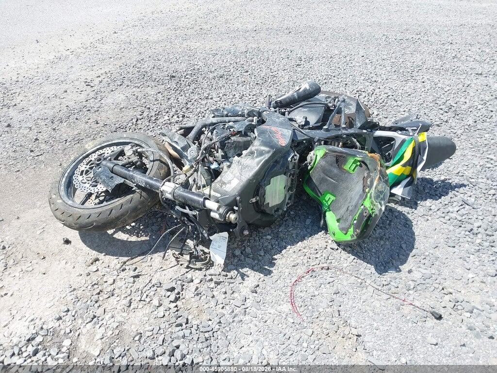 JKAZXCF14AA002036 2010 KAWASAKI ZX1000 photo no. 2