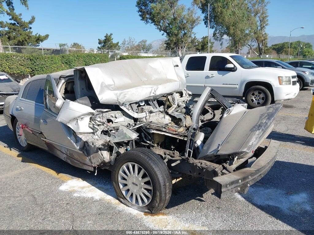 2003 LINCOLN TOWN CAR 1LNHM82W23Y644639