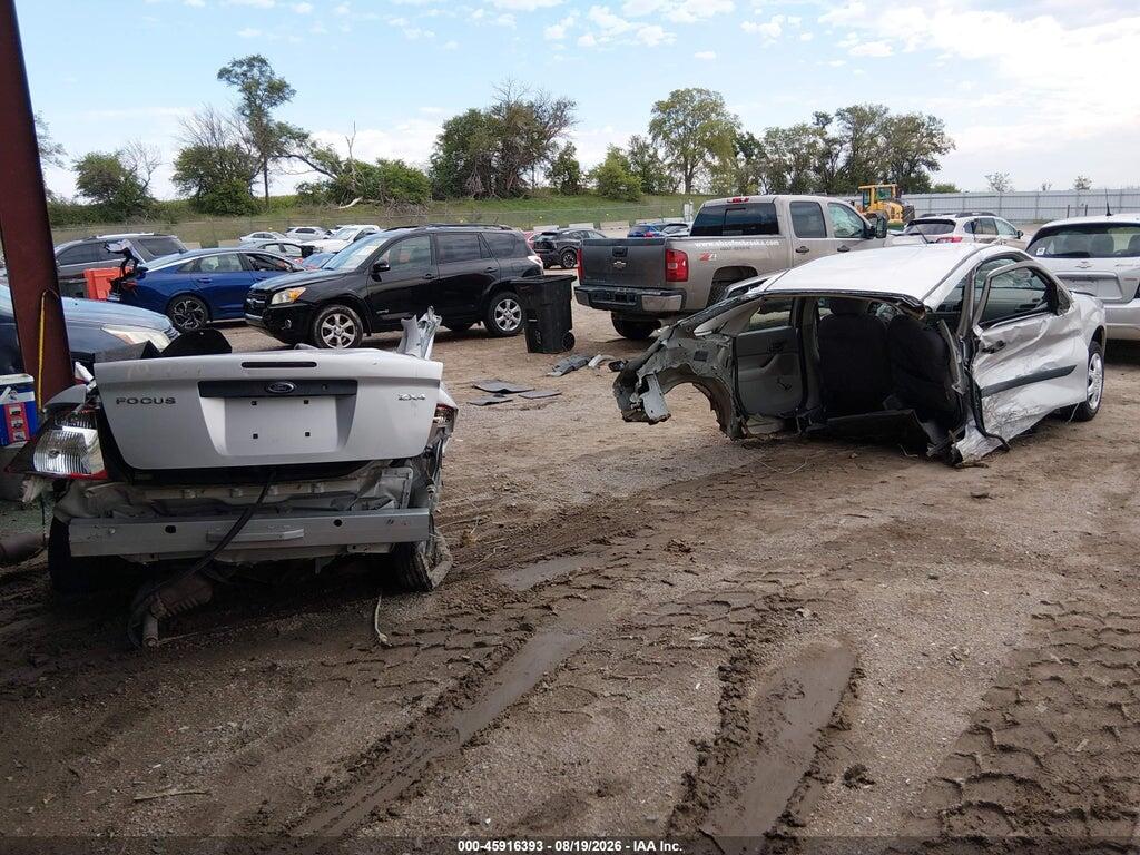1FAFP34N75W112558 2005 FORD FOCUS photo no. 4
