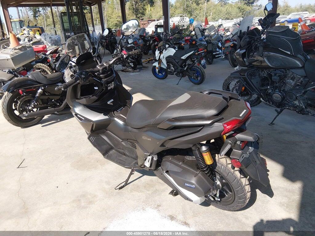 MLHKF5450V5300137 2027 HOND ADV 160 photo no. 3