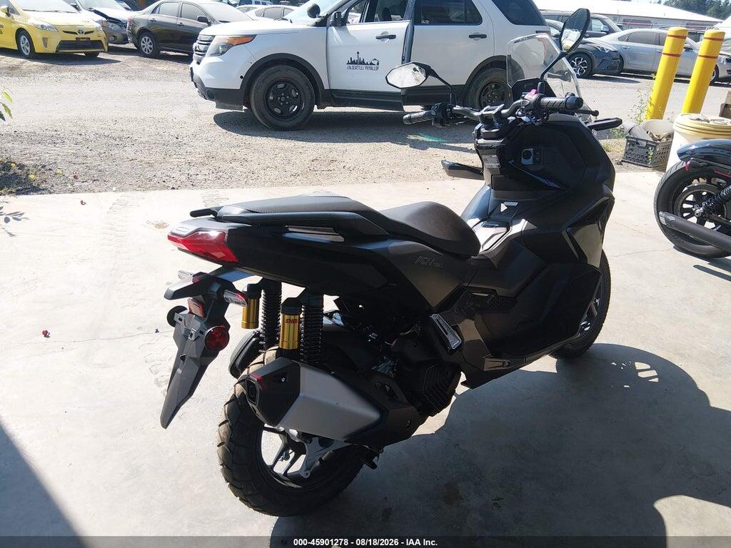 MLHKF5450V5300137 2027 HOND ADV 160 photo no. 4
