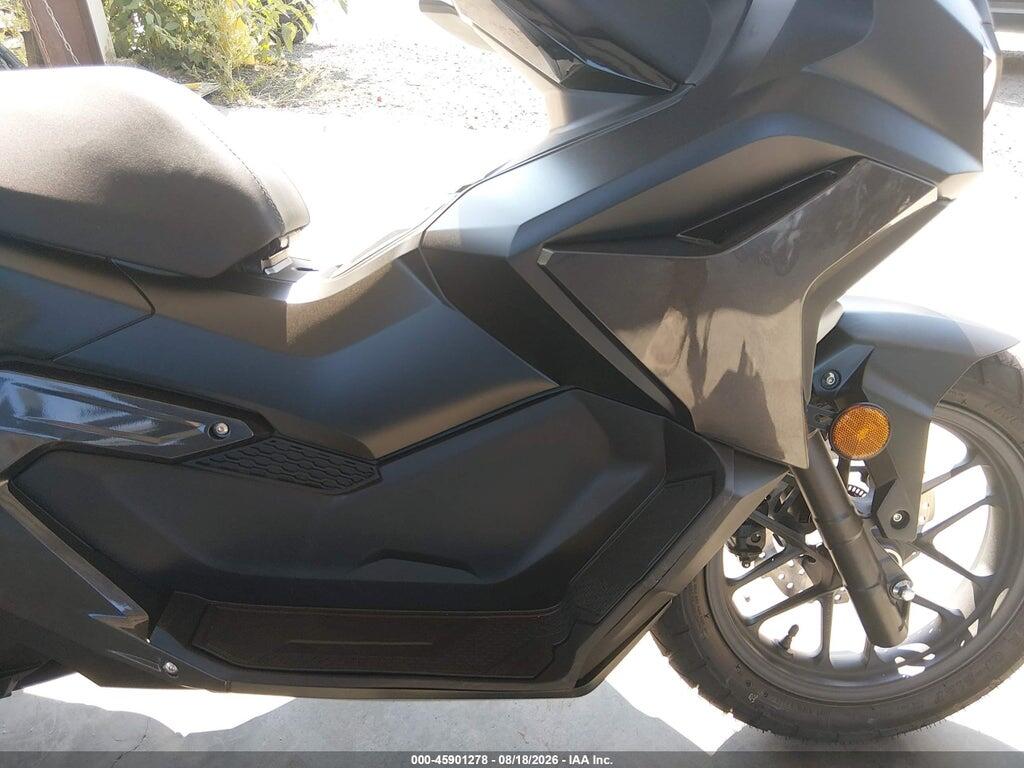 MLHKF5450V5300137 2027 HOND ADV 160 photo no. 8