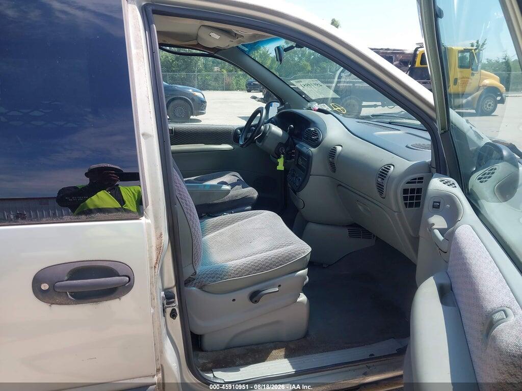 2C4GJ2533YR824666 2000 CHRYSLER VOYAGER photo no. 5
