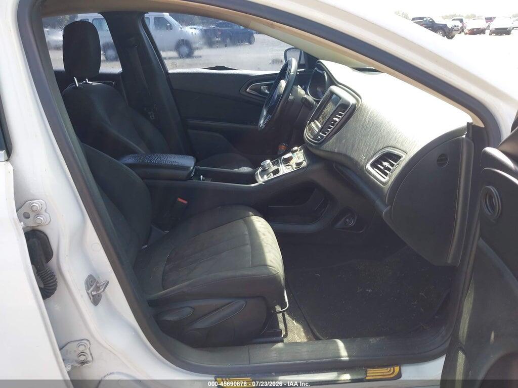 1C3CCCAB5GN132064 2016 CHRYSLER 200 photo no. 5