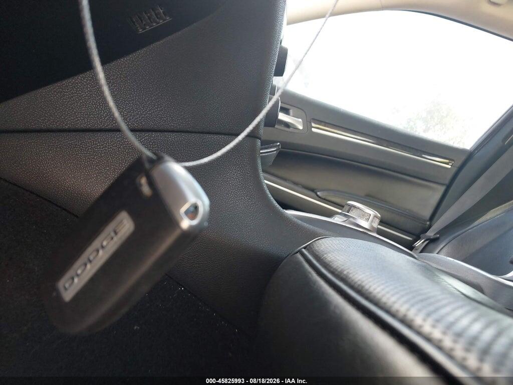 2C3CCAEG2KH631237 2019 CHRYSLER 300 photo no. 11