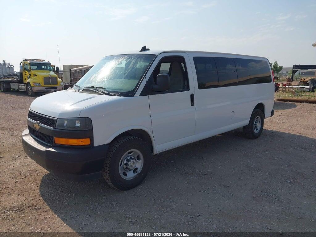 1GAZGNFP5R1204751 2024 CHEVROLET EXPRESS PASSENGER photo no. 2