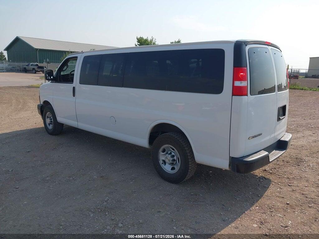 1GAZGNFP5R1204751 2024 CHEVROLET EXPRESS PASSENGER photo no. 3