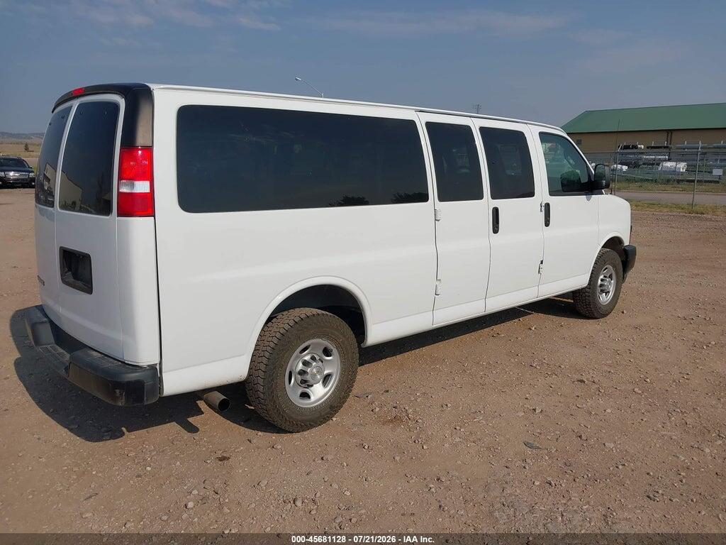 1GAZGNFP5R1204751 2024 CHEVROLET EXPRESS PASSENGER photo no. 4