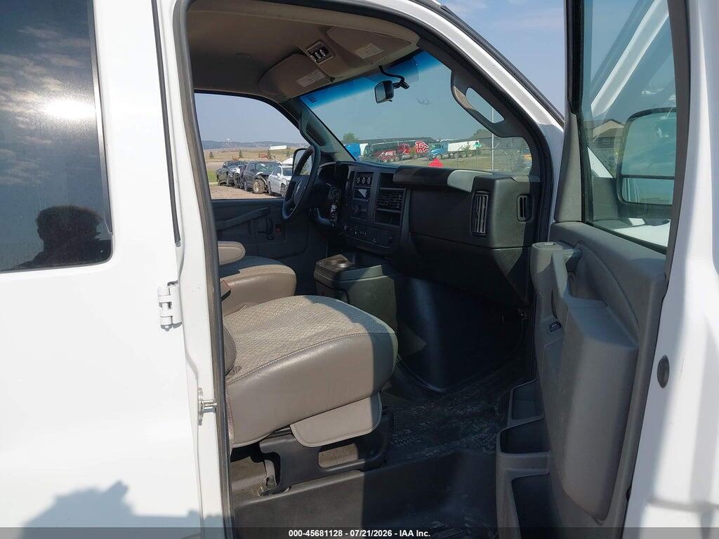 1GAZGNFP5R1204751 2024 CHEVROLET EXPRESS PASSENGER photo no. 5