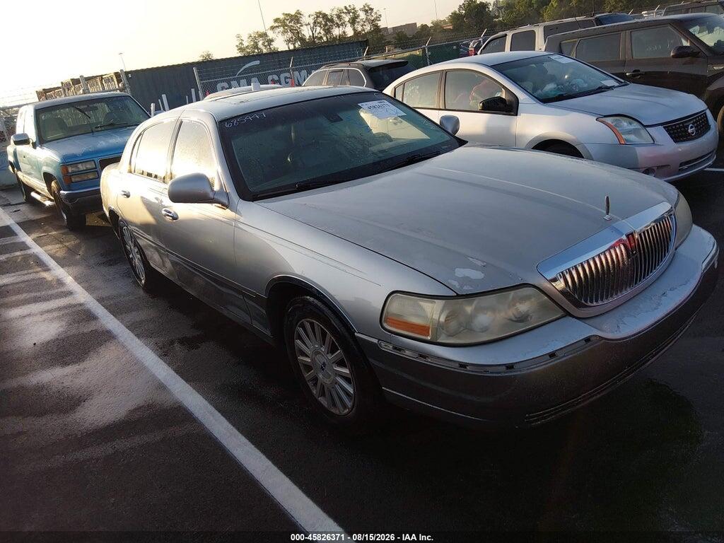 2003 LINCOLN TOWN CAR 1LNHM82W03Y685447