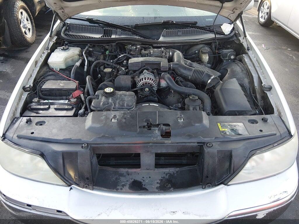 1LNHM82W03Y685447 2003 LINCOLN TOWN CAR photo no. 10