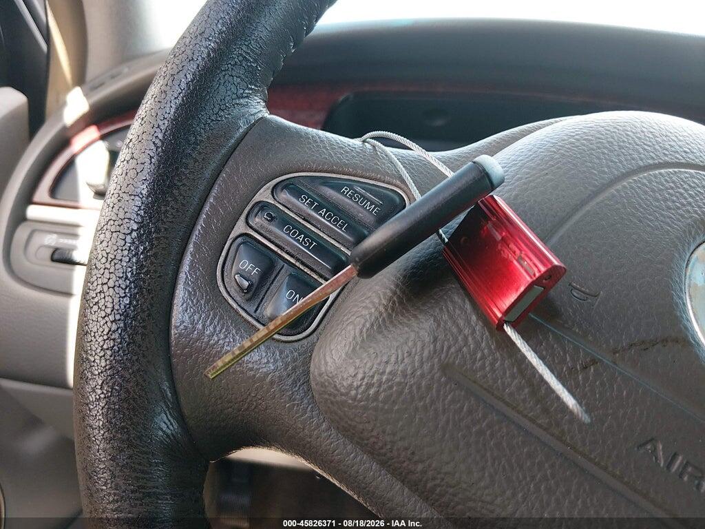 1LNHM82W03Y685447 2003 LINCOLN TOWN CAR photo no. 11