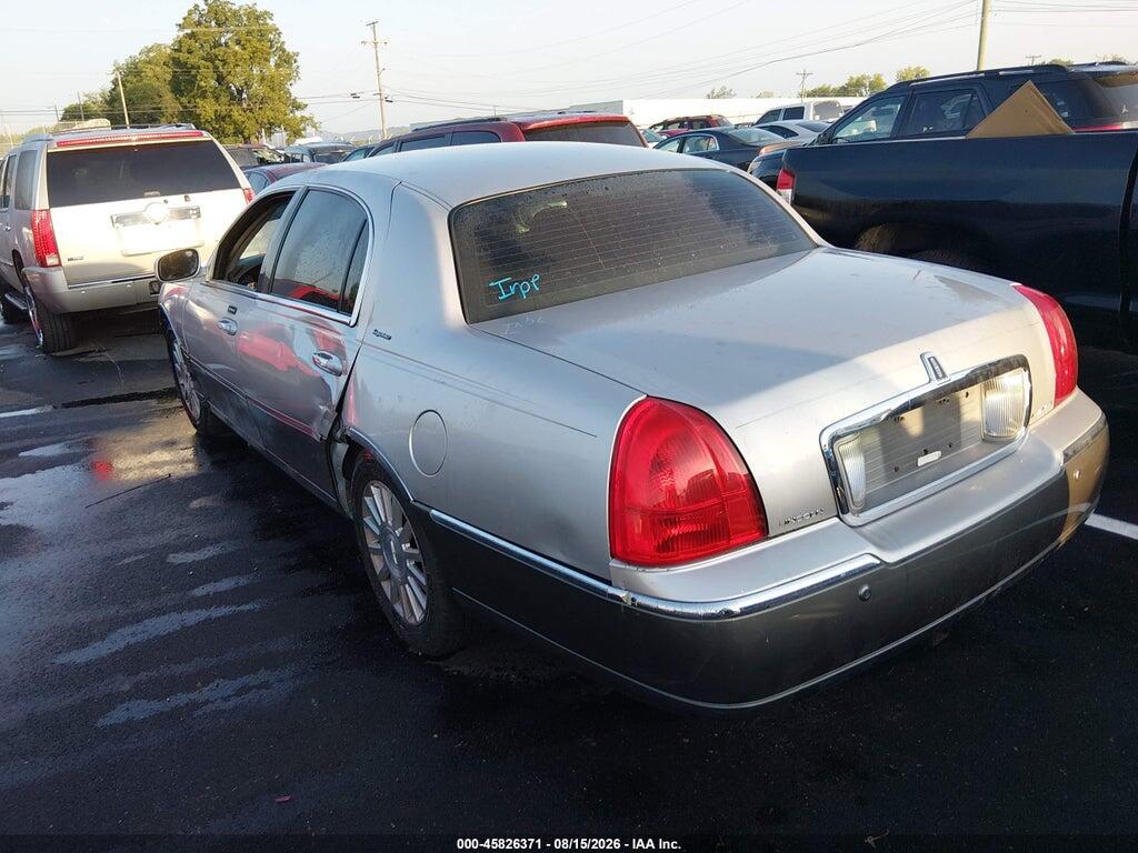1LNHM82W03Y685447 2003 LINCOLN TOWN CAR photo no. 3