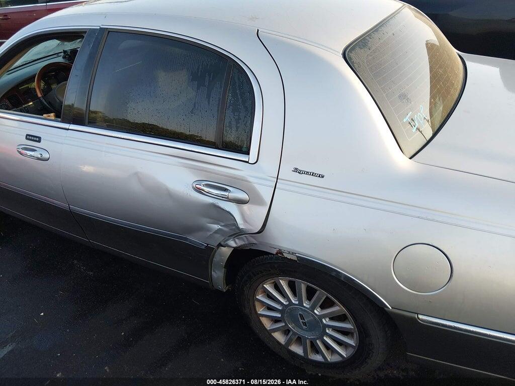 1LNHM82W03Y685447 2003 LINCOLN TOWN CAR photo no. 6