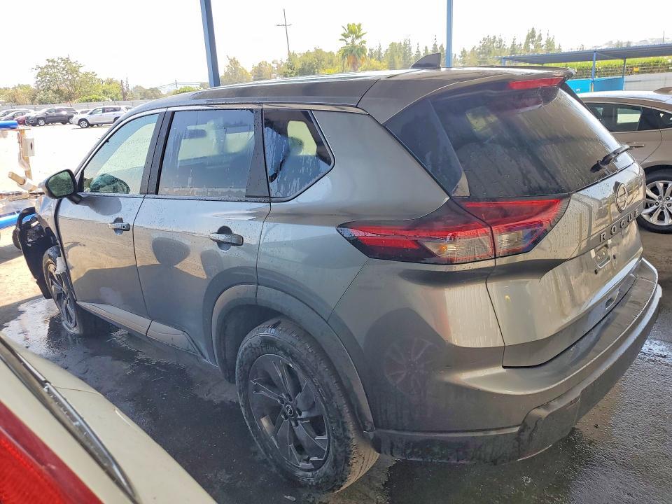 2026 NISSAN ROGUE SV — Фото 2 из 13