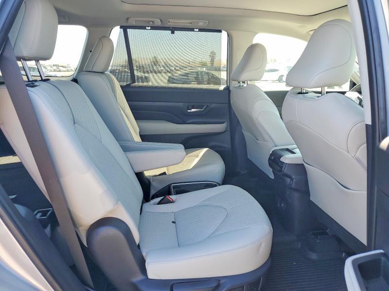 2024 TOYOTA GRAND HIGHLANDER PLATINUM — Фото 11 из 14