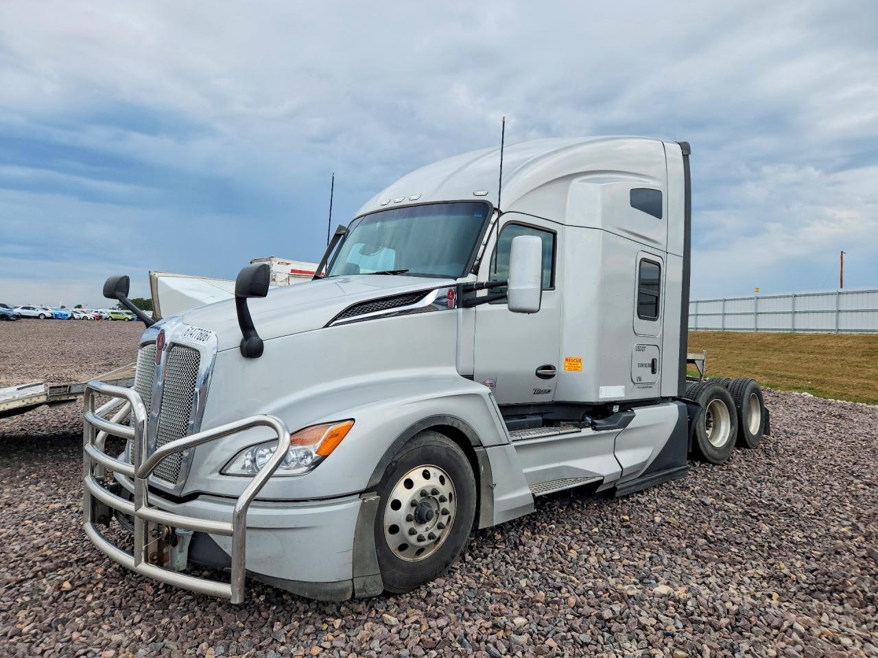 2023 KENWORTH T680 SEMI TRUCK