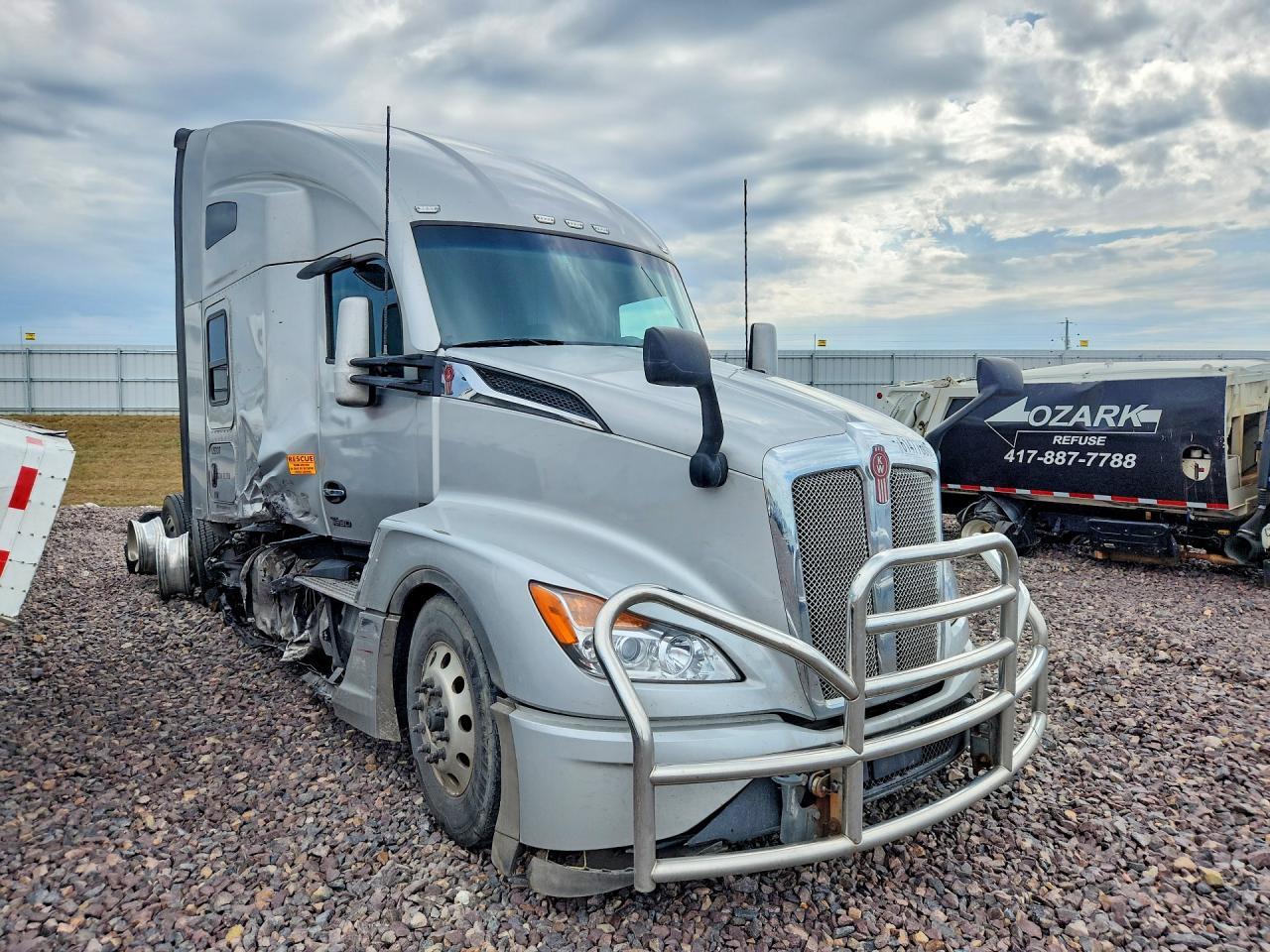 2023 KENWORTH T680 SEMI TRUCK — Фото 4 из 14