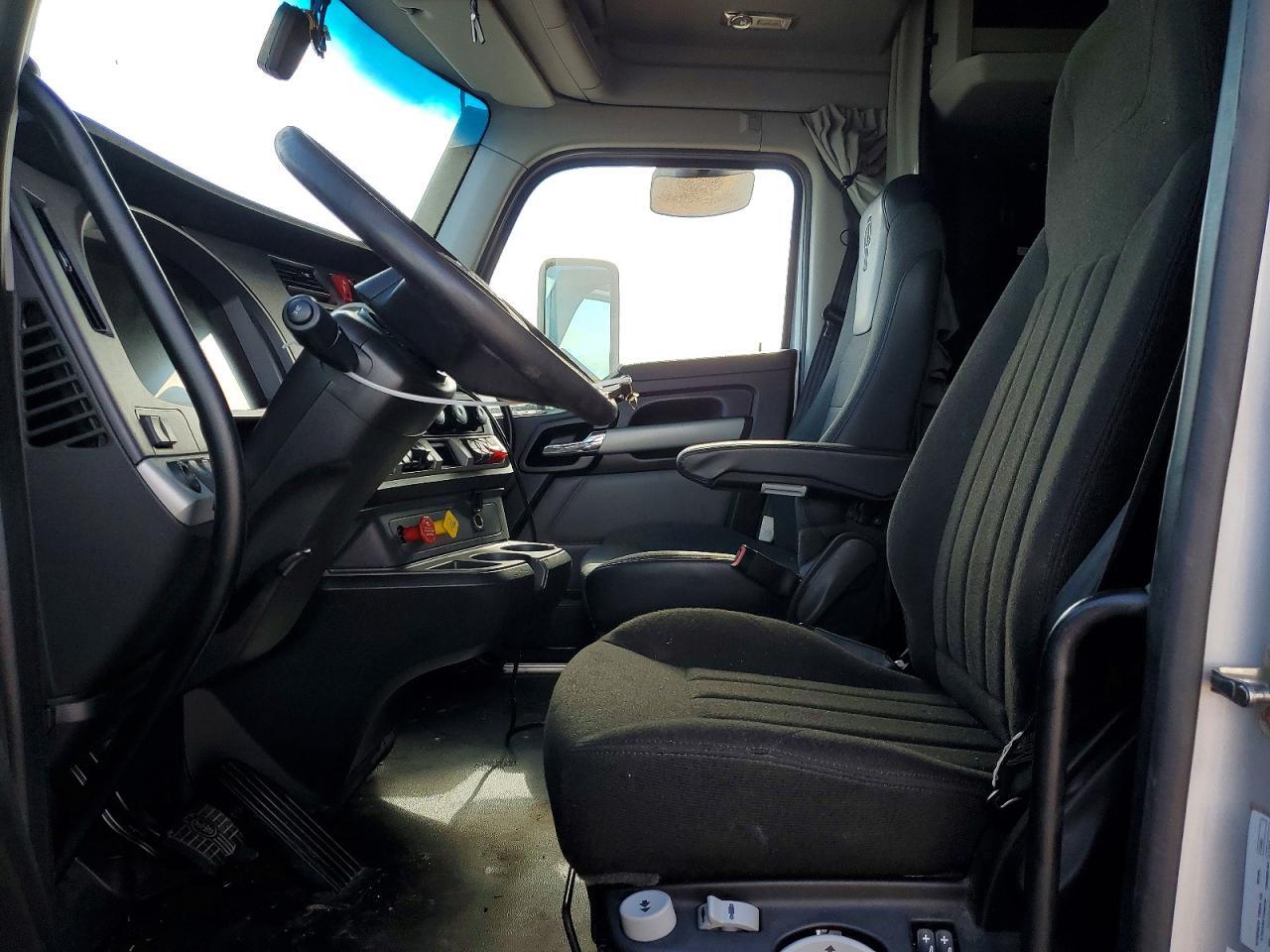 2023 KENWORTH T680 SEMI TRUCK — Фото 7 из 14