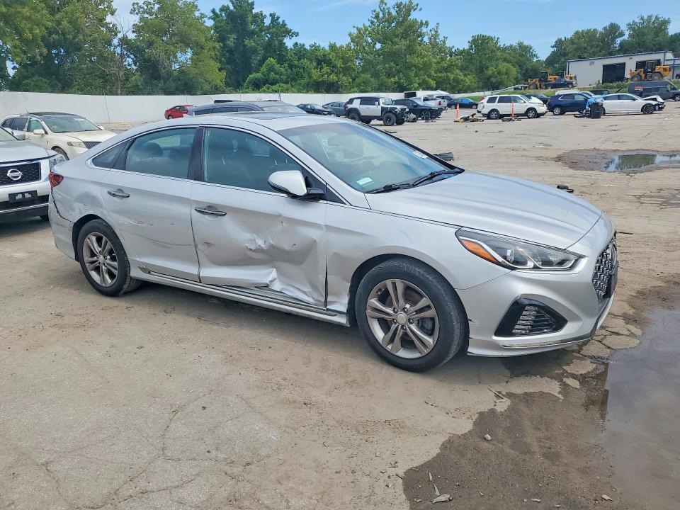 5NPE34AF9KH818985 2019 HYUNDAI SONATA photo no. 4